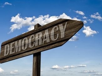 A caminhada para a democracia é objetivo de muitas sociedades na História, e a coesão social é importante para isso (Fonte: Pixabay)