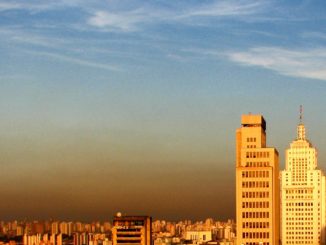 Céu com concentração de gases efeito estufa no centro de São Paulo